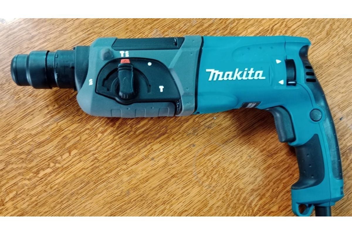 Перфоратор Makita HR2470
