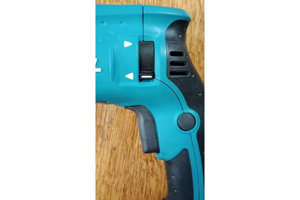 Перфоратор Makita HR2470
