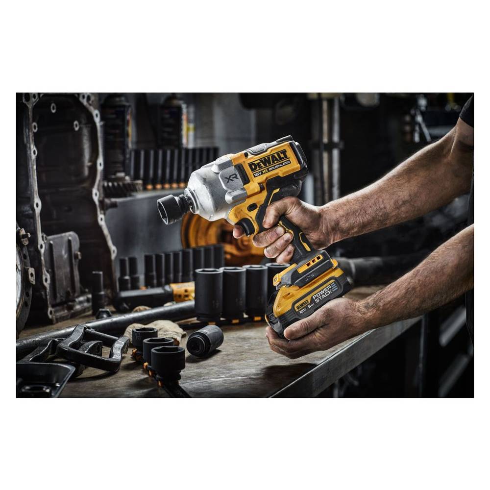 Гайковерт аккумуляторный DeWalt DCF961NT (без акк, без з/у), кейс