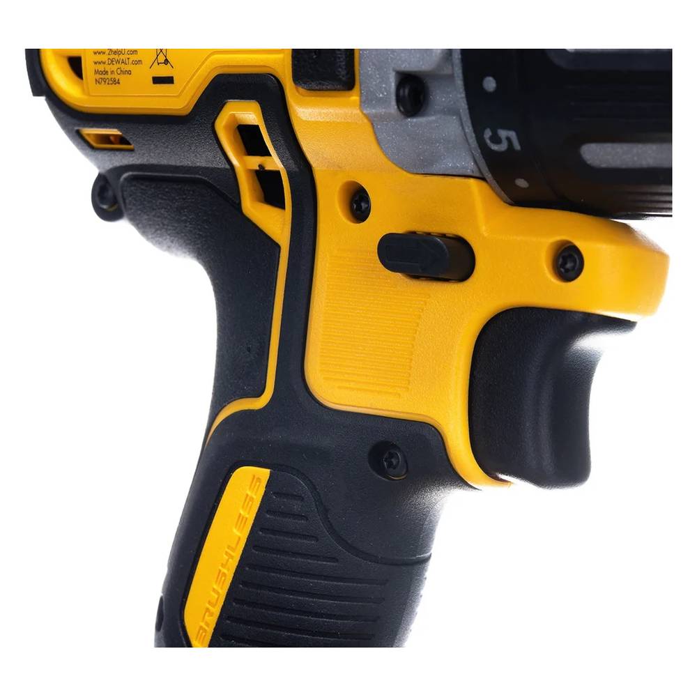Шуруповерт аккумуляторный DeWalt DCD796NT