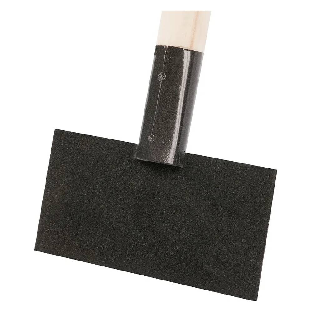 Скребок с деревянным черенком