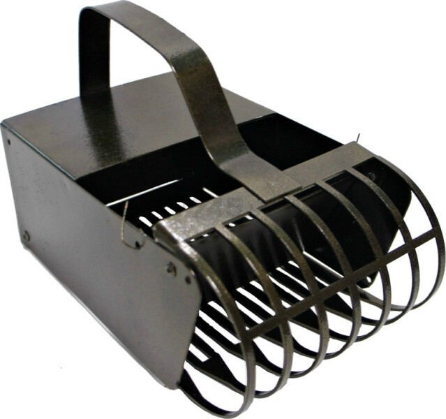 Комбайн для сбора клюквы металлический