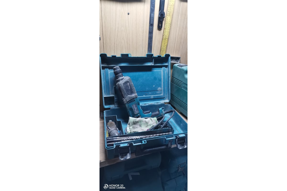 Перфоратор Makita HR2470