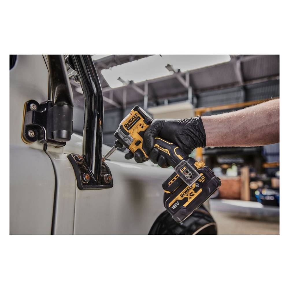 Шуруповерт аккумуляторный импульсный DeWalt DCF850NT (без акк, без з/у)