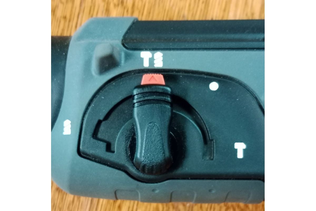 Перфоратор Makita HR2470