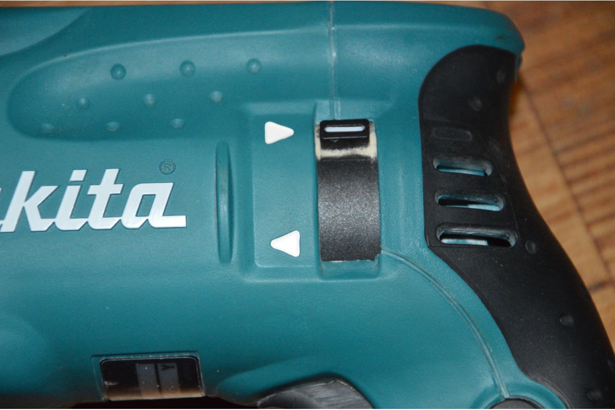 Перфоратор Makita HR2470