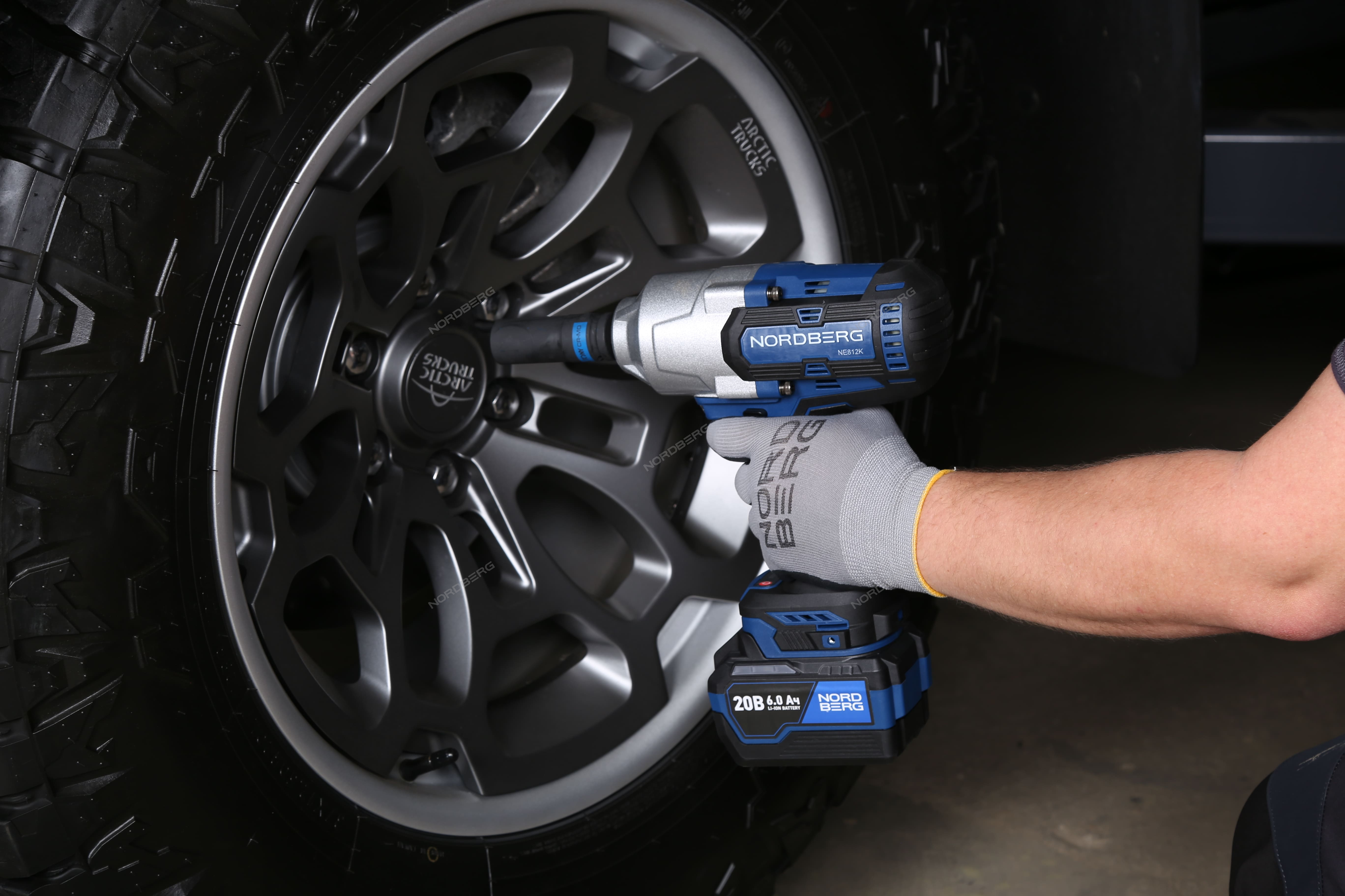 Гайковерт аккумуляторный, 1/2", 20 В, 1700 Нм, 2 аккумулятора 6 A и зарядное устройство, в кейсе NORDBERG NE812K