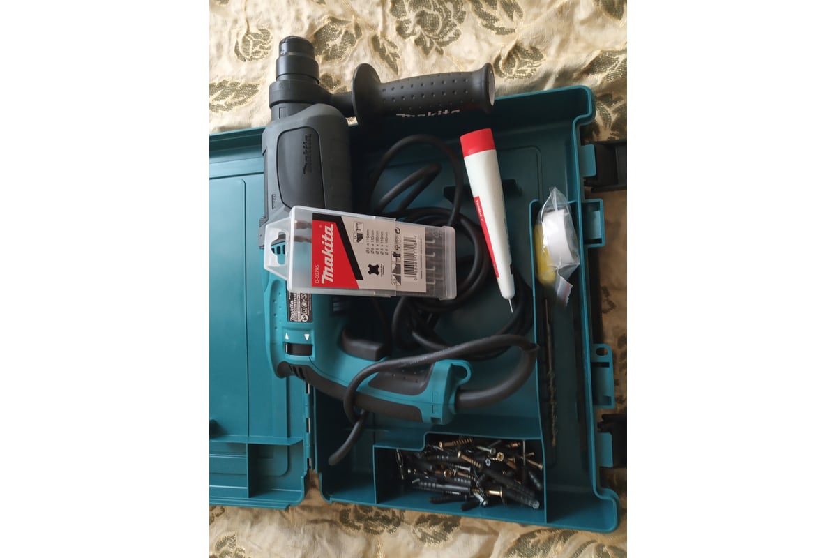 Перфоратор Makita HR2470