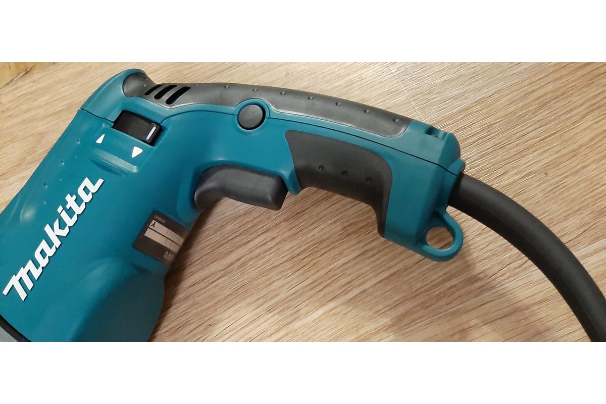 Перфоратор Makita HR2470