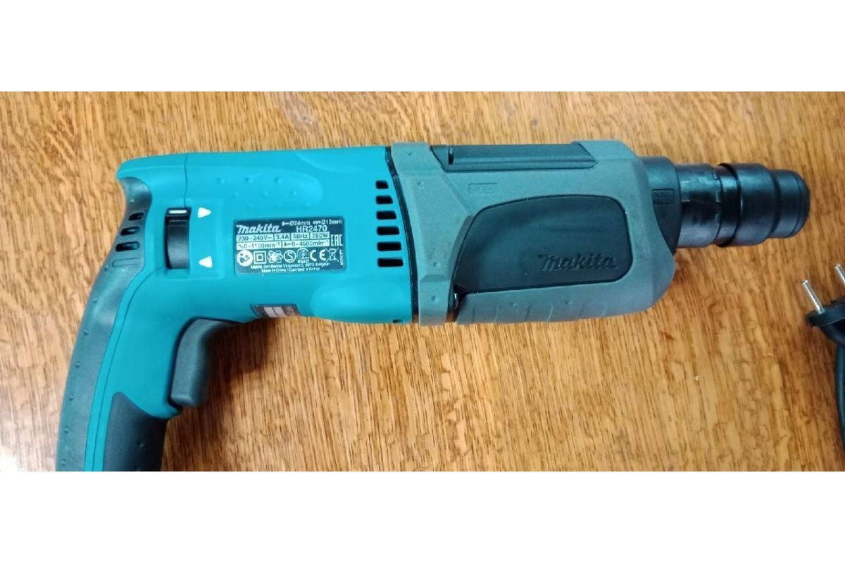 Перфоратор Makita HR2470